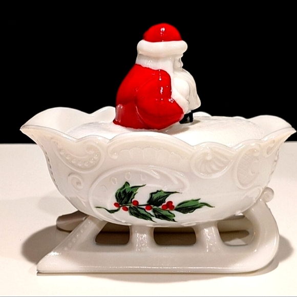 ***SOLD*** Vintage WESTMORELAND OPALINE MILKGLASS SANTA on SLEIGH - Picture 7 of 13